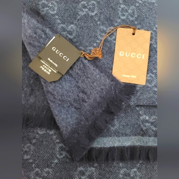 (NWT) Authentic Gucci wool/angora blend monogram scarf in rich blue. - Picture 4 of 10